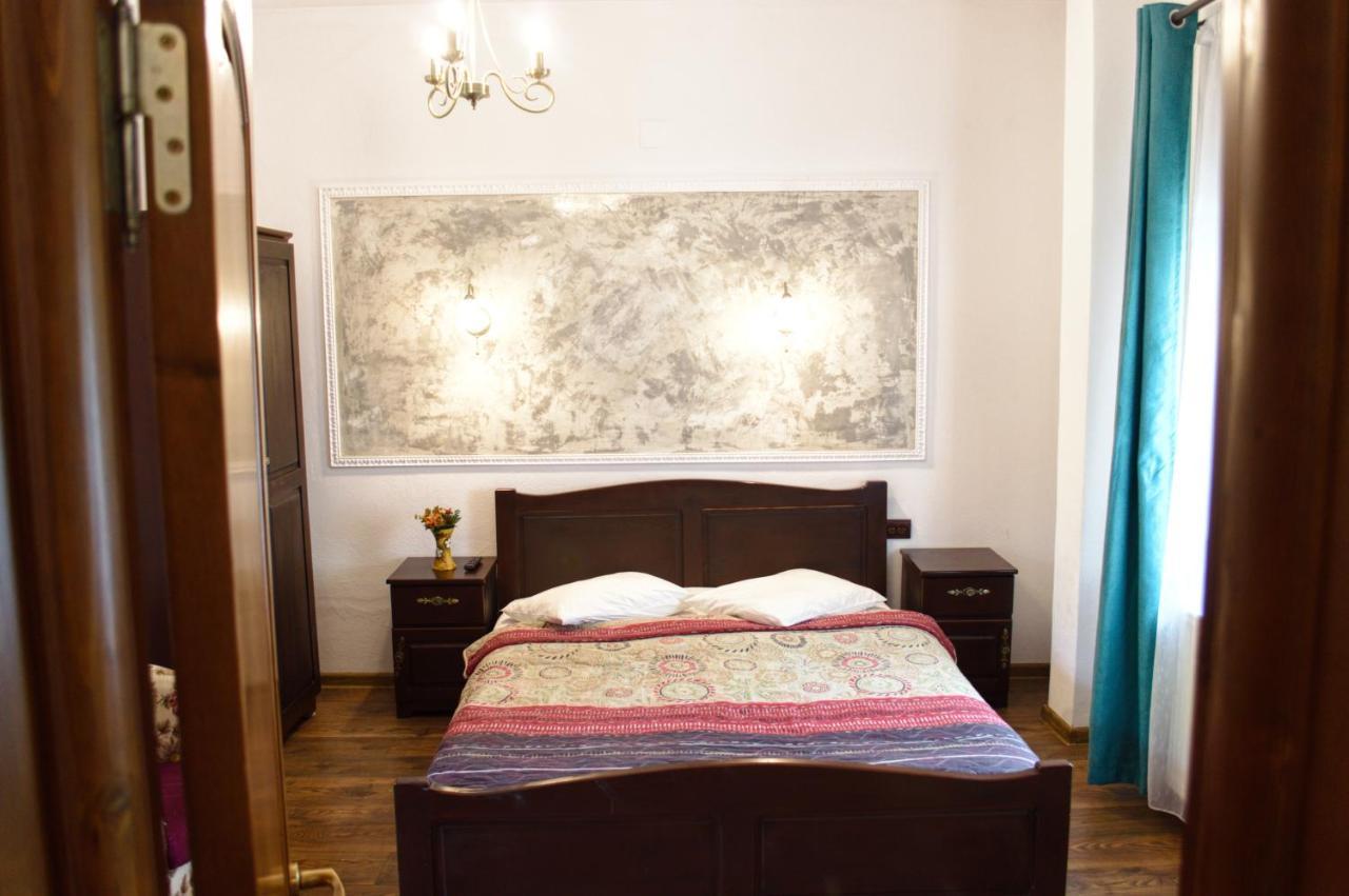 Pensiunea Casa Rica Călimăneşti Екстериор снимка