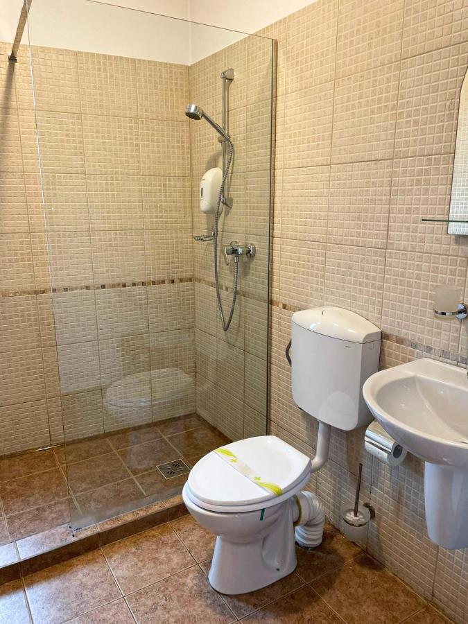 Pensiunea Casa Rica Călimăneşti Екстериор снимка