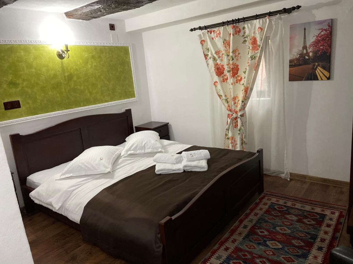 Pensiunea Casa Rica Călimăneşti Екстериор снимка