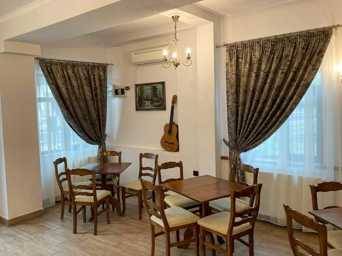 Pensiunea Casa Rica Călimăneşti Екстериор снимка