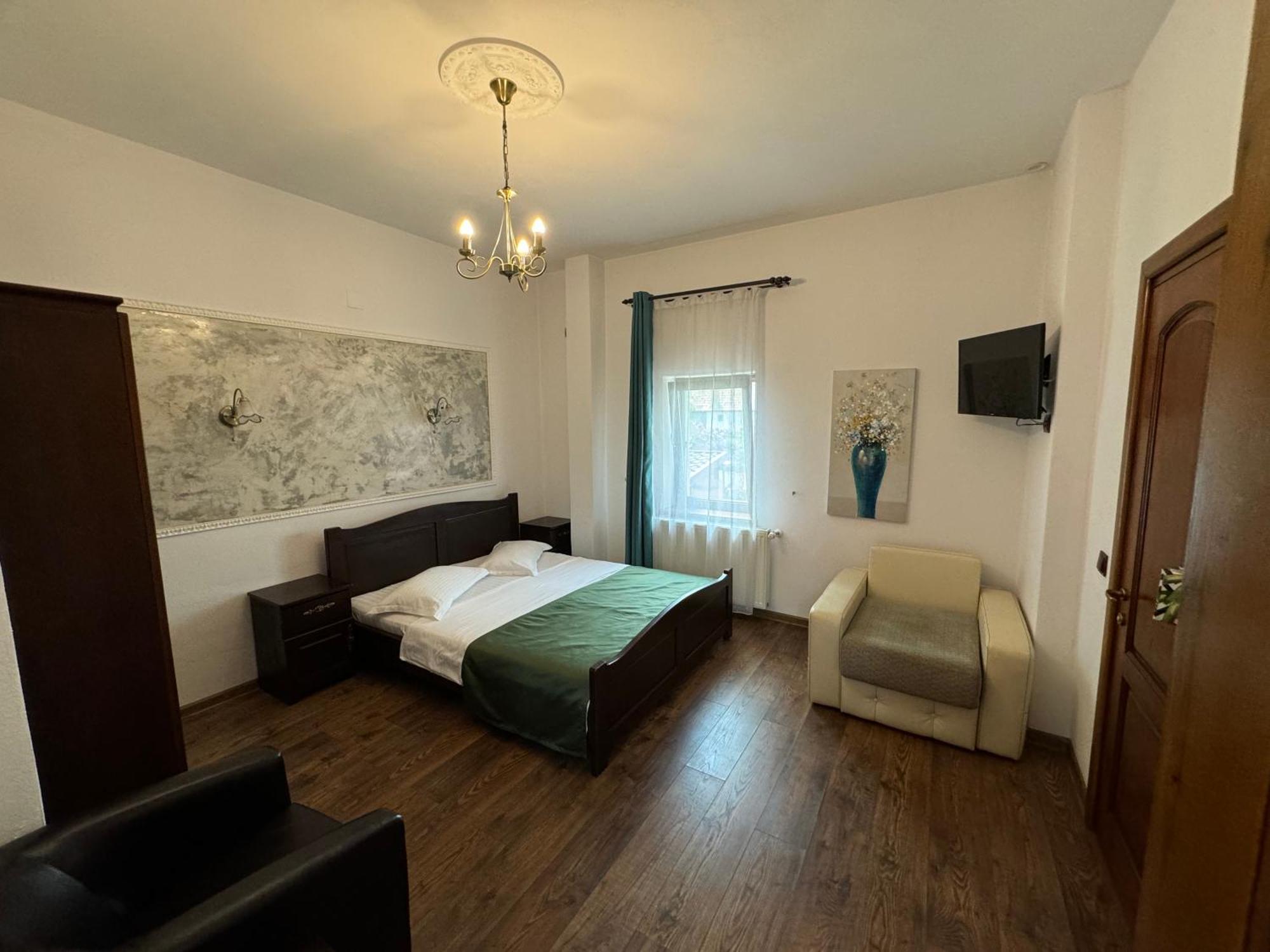 Pensiunea Casa Rica Călimăneşti Екстериор снимка