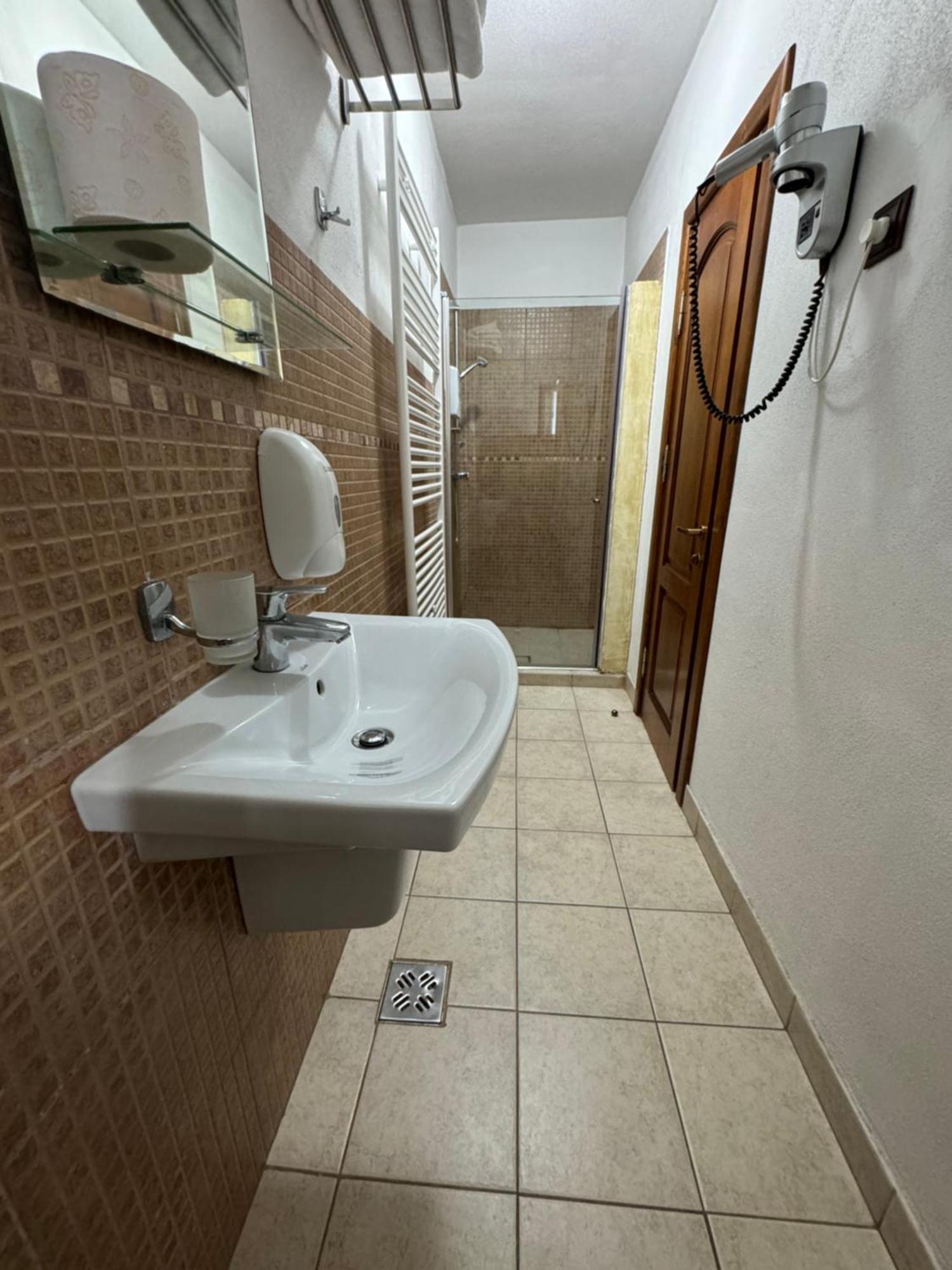 Pensiunea Casa Rica Călimăneşti Екстериор снимка