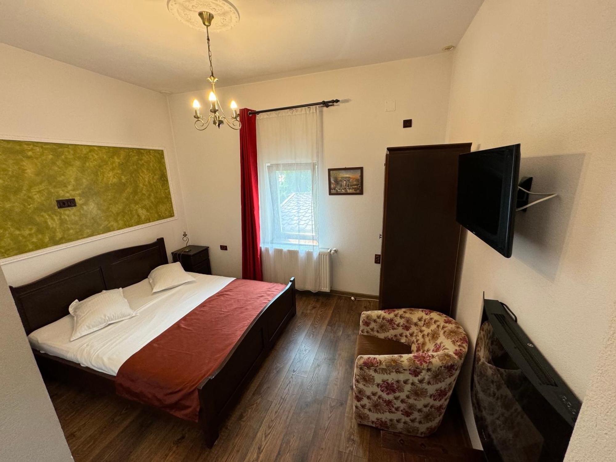 Pensiunea Casa Rica Călimăneşti Екстериор снимка