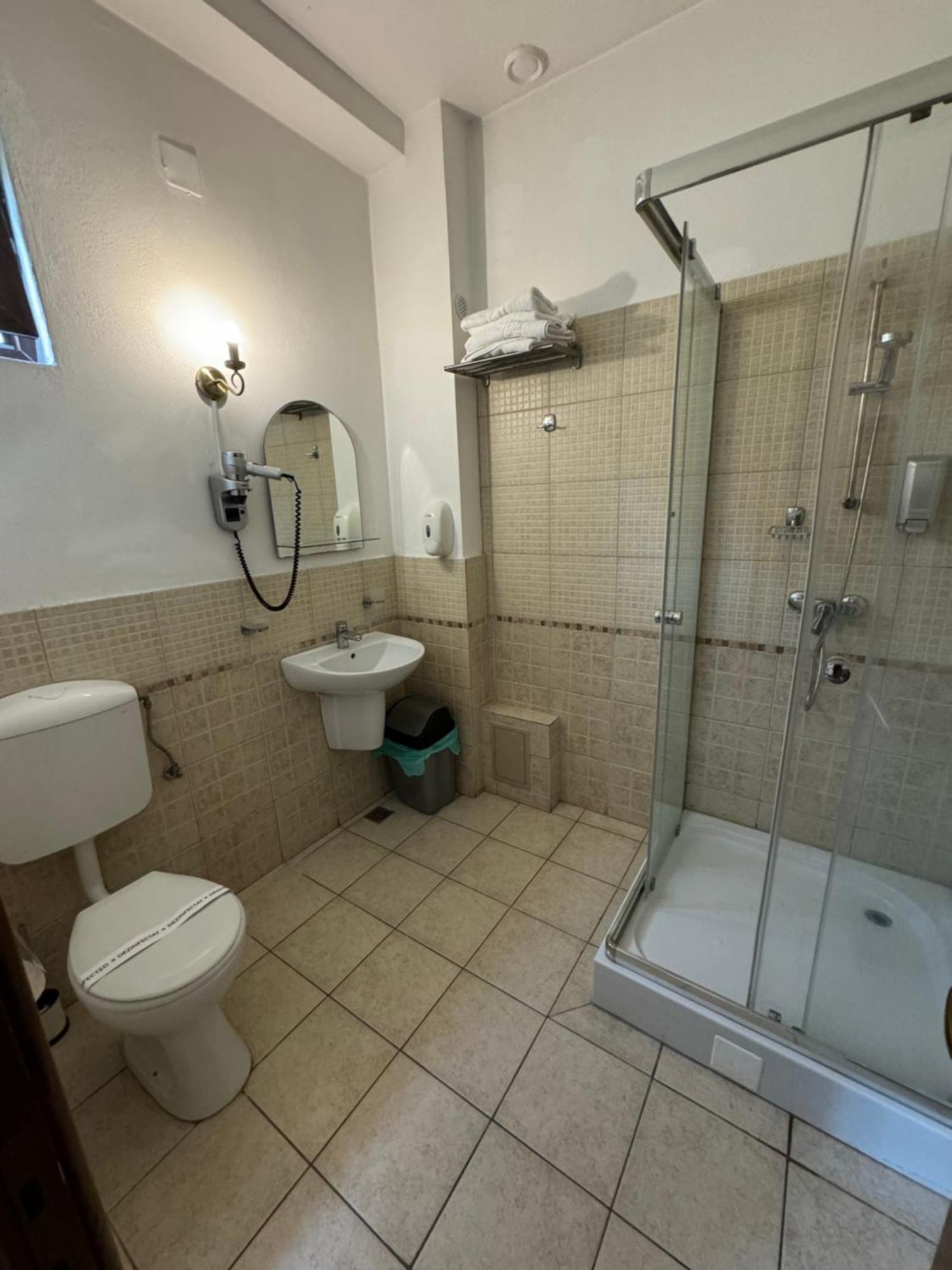 Pensiunea Casa Rica Călimăneşti Екстериор снимка