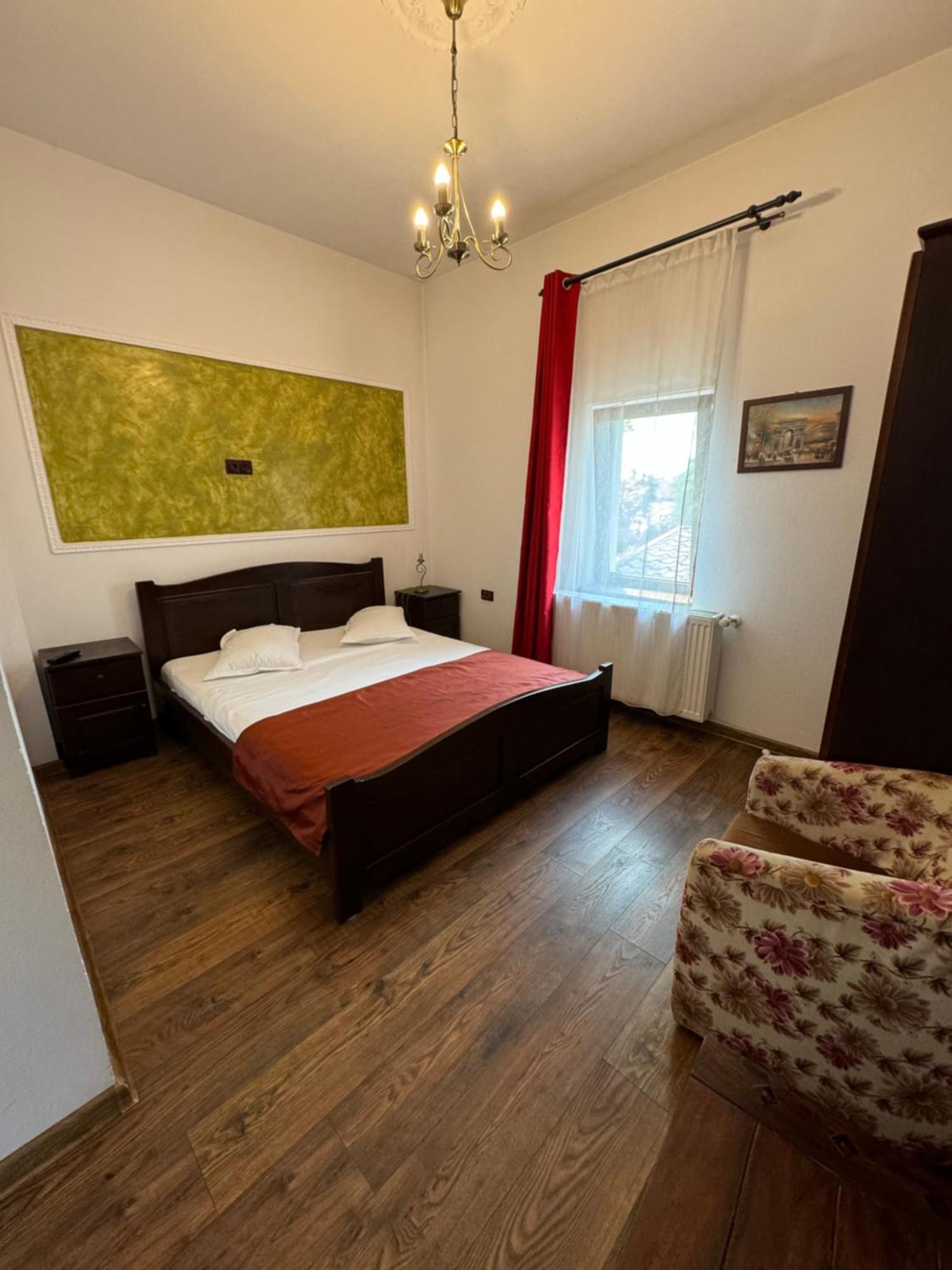 Pensiunea Casa Rica Călimăneşti Екстериор снимка