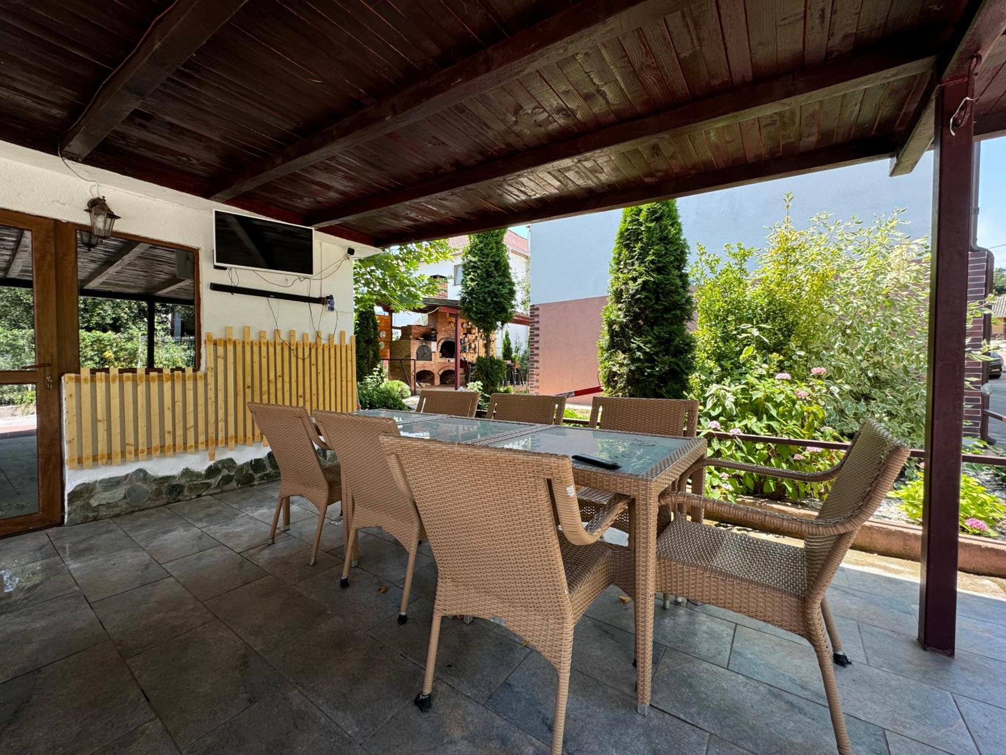 Pensiunea Casa Rica Călimăneşti Екстериор снимка